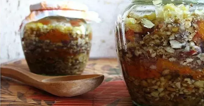 përzierje arra me mjaltë për potencë